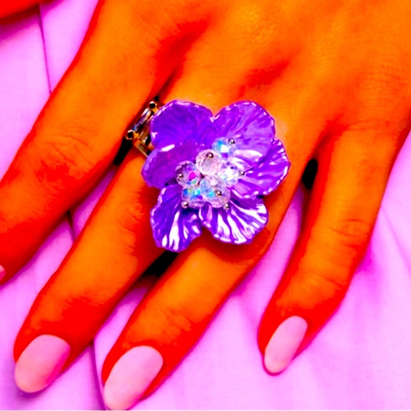 🪻💜🪻 “PETAL PACT” PURPLE RING ~ PAPARAZZI❗️IRIDESCENT ❗️🪻💜🪻 - Picture 6 of 7